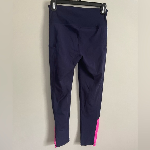 Lilly Pulitzer UPF 50+ Luxletic 24” Weekender Leggings - Picture 14 of 15